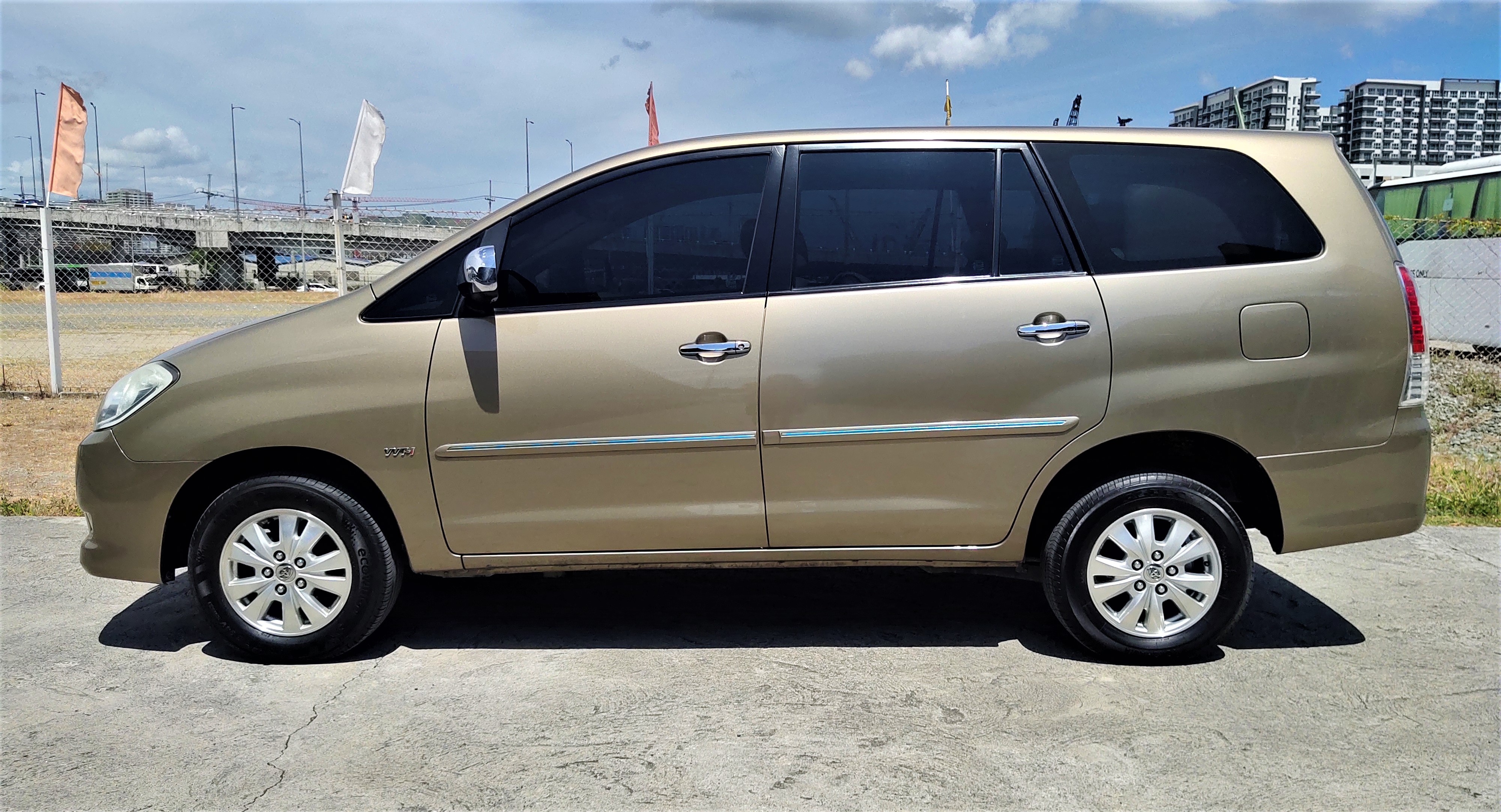 2010 Toyota Innova 2010 Toyota Innova