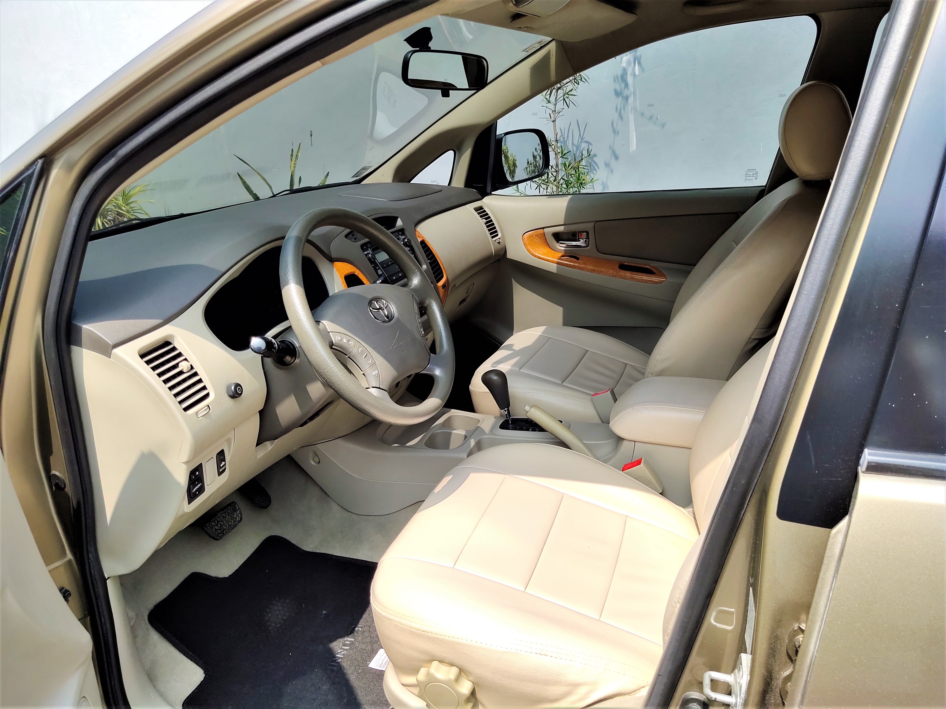 2010 Toyota Innova 2010 Toyota Innova