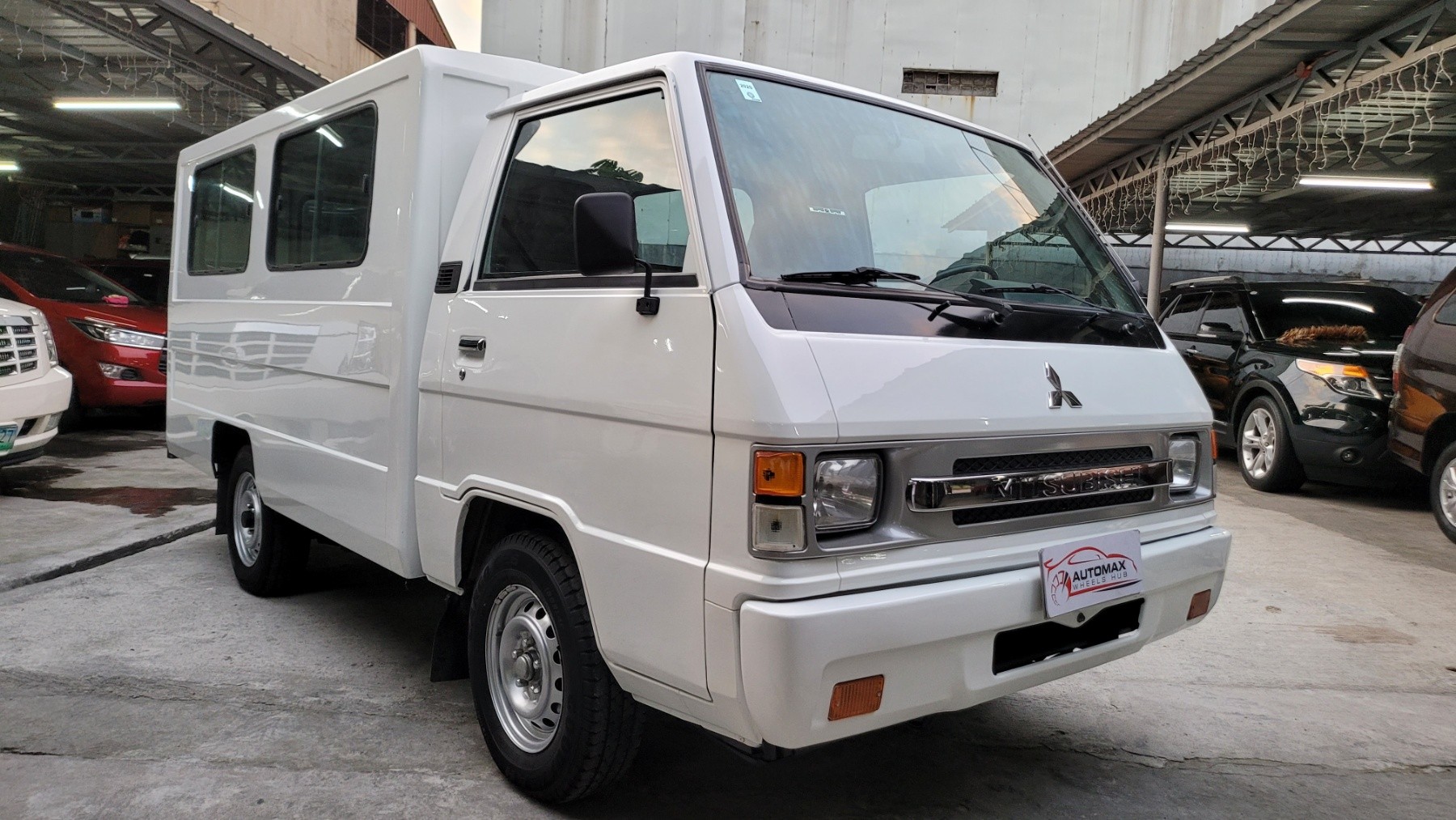 2017 Mitsubishi L300 2017 Mitsubishi L300