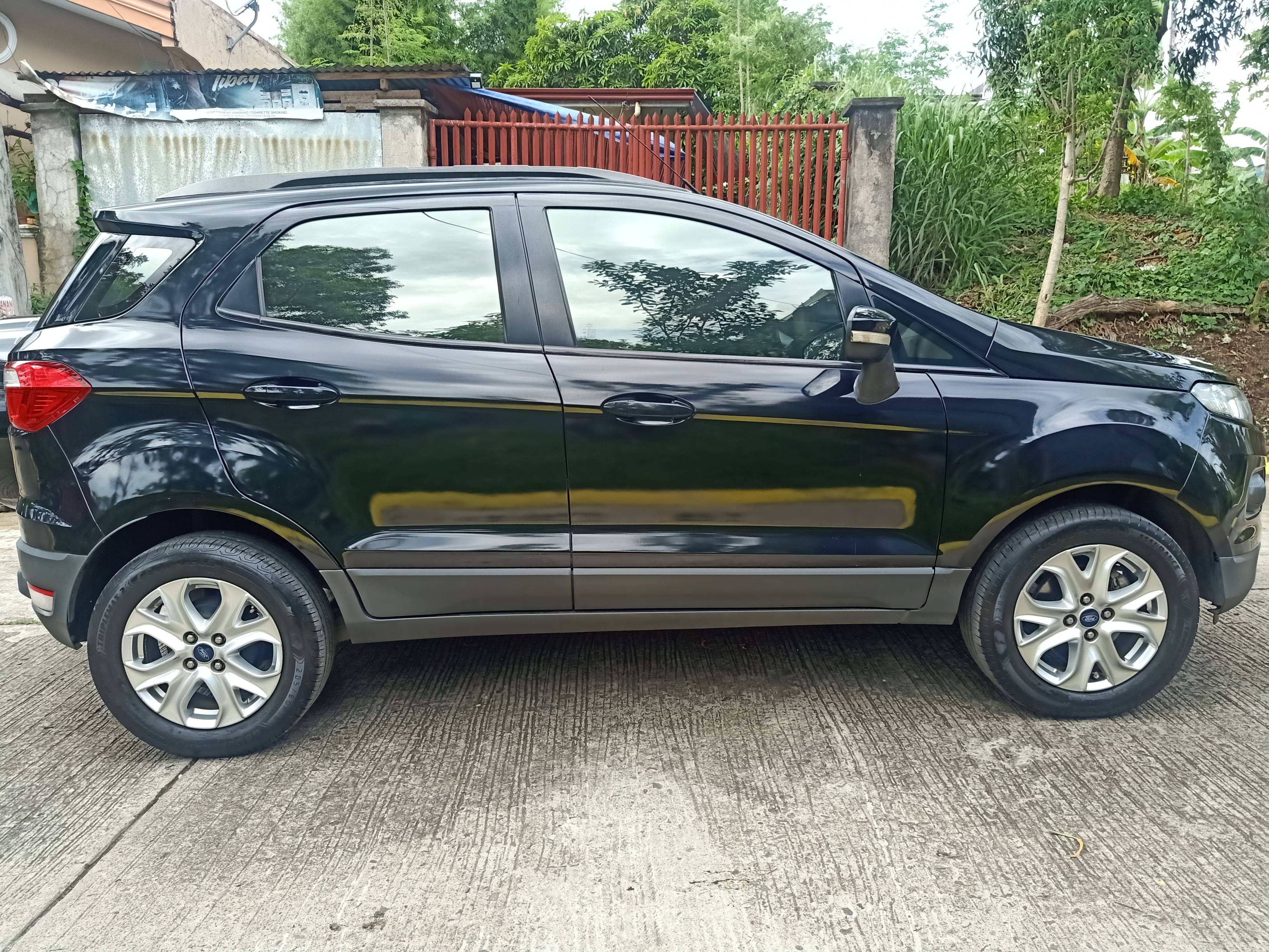 Old 2015 Ford Ecosport 1.5 L Trend AT