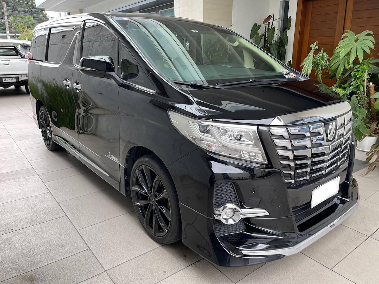 Second Hand 2016 Toyota Alphard Second Hand 2016 Toyota Alphard