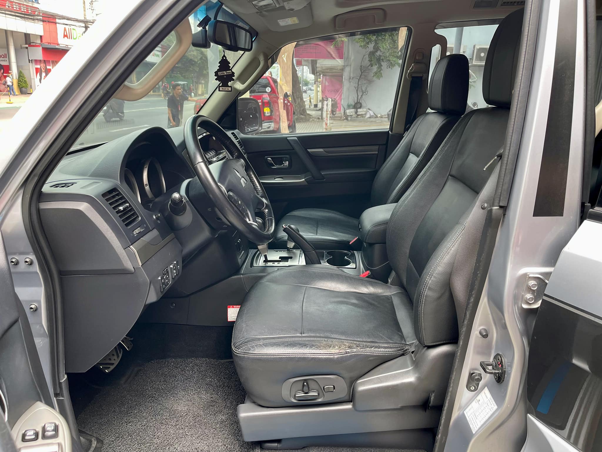 2015 Mitsubishi Pajero 2015 Mitsubishi Pajero