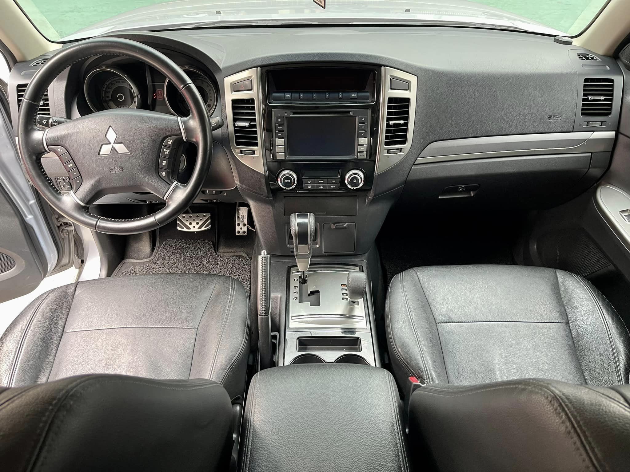 2015 Mitsubishi Pajero 2015 Mitsubishi Pajero