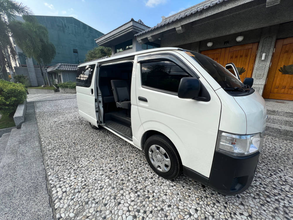 Second hand 2021 Toyota Hiace 3.0L Commuter MT