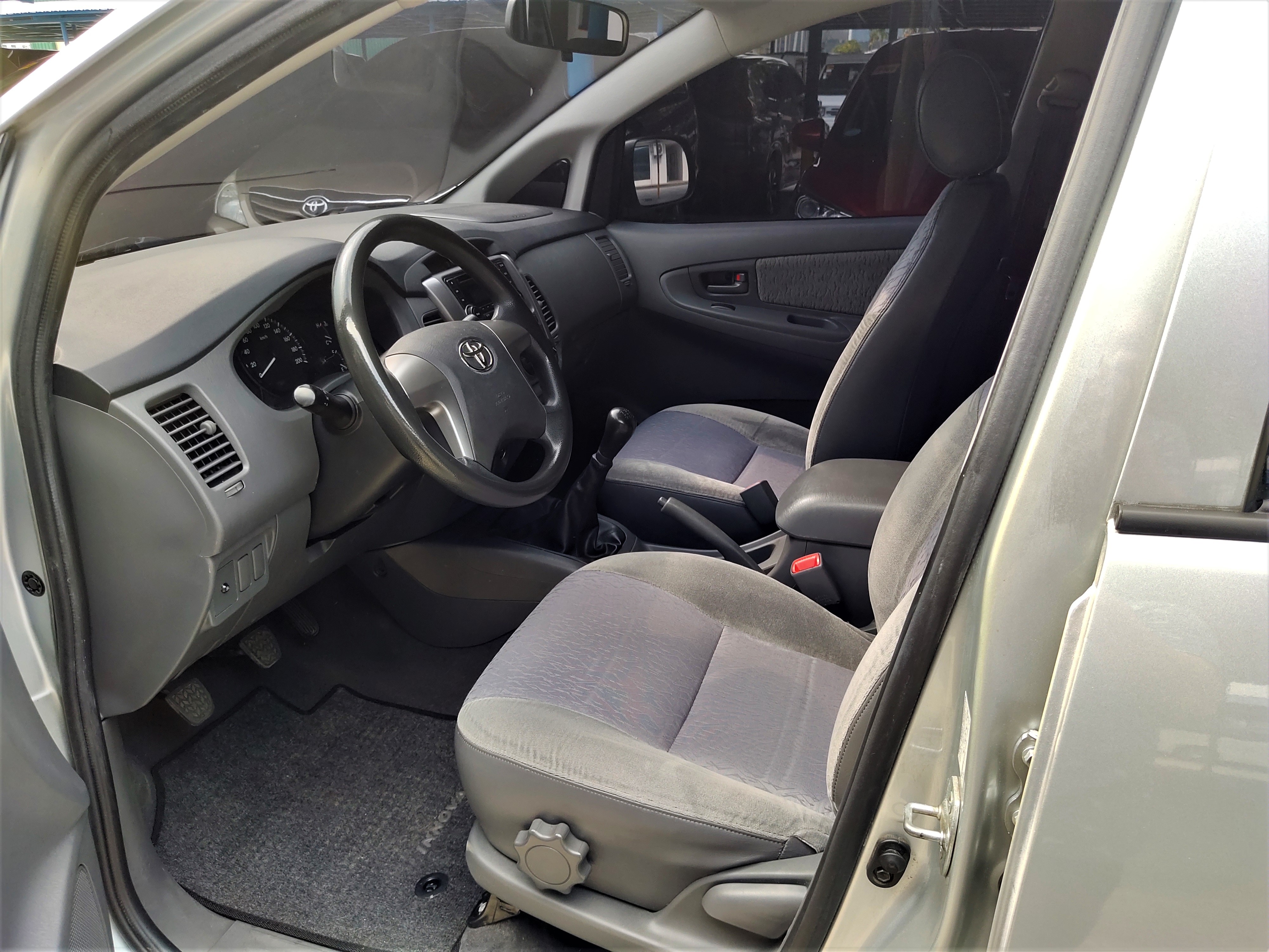 2014 Toyota Innova 2014 Toyota Innova