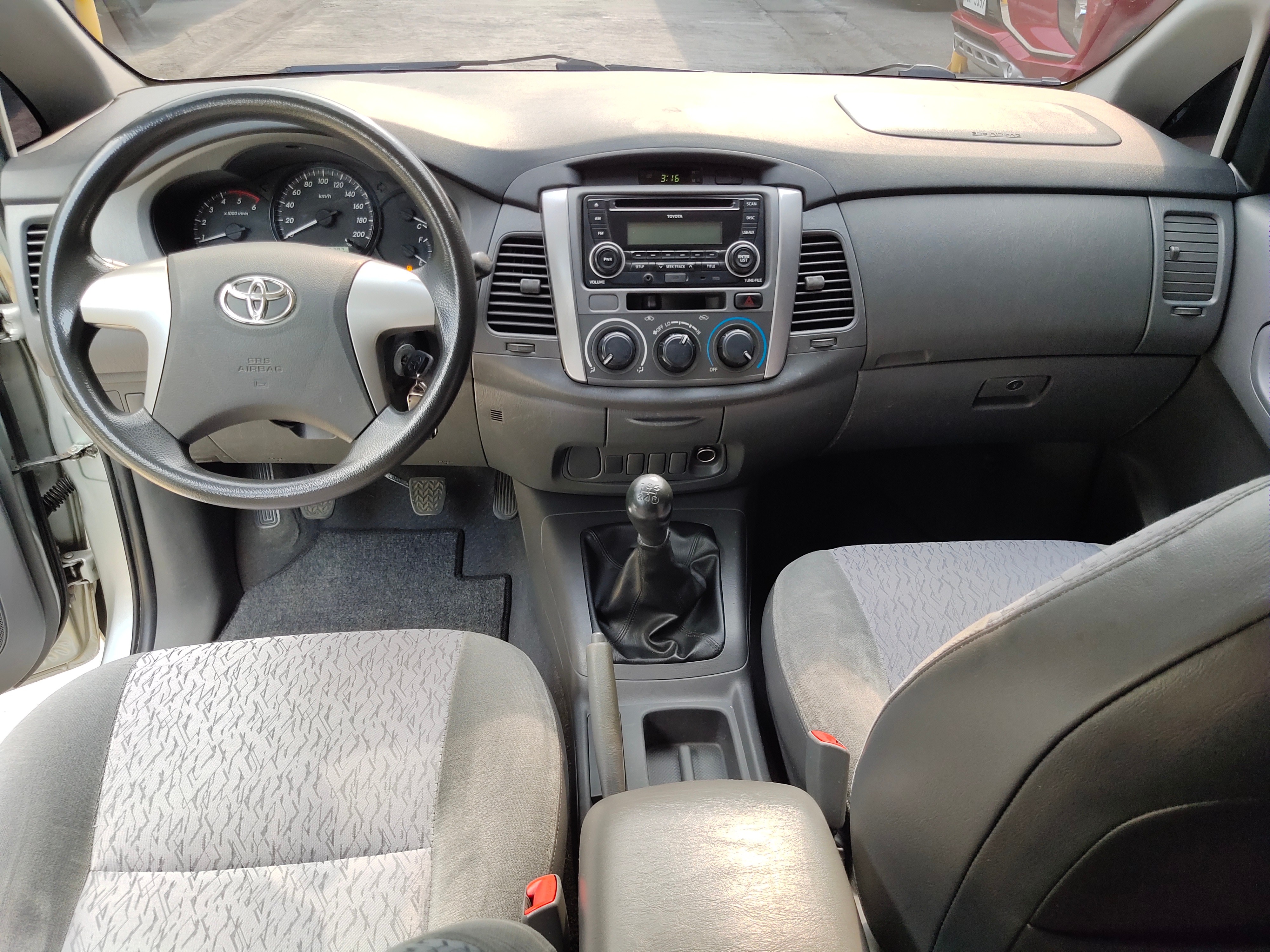 2014 Toyota Innova 2014 Toyota Innova