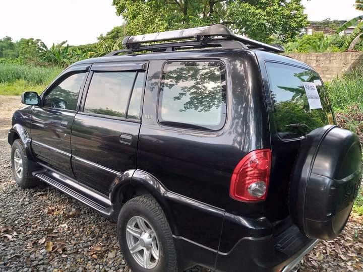 Second hand 2016 Isuzu Crosswind XUV AT