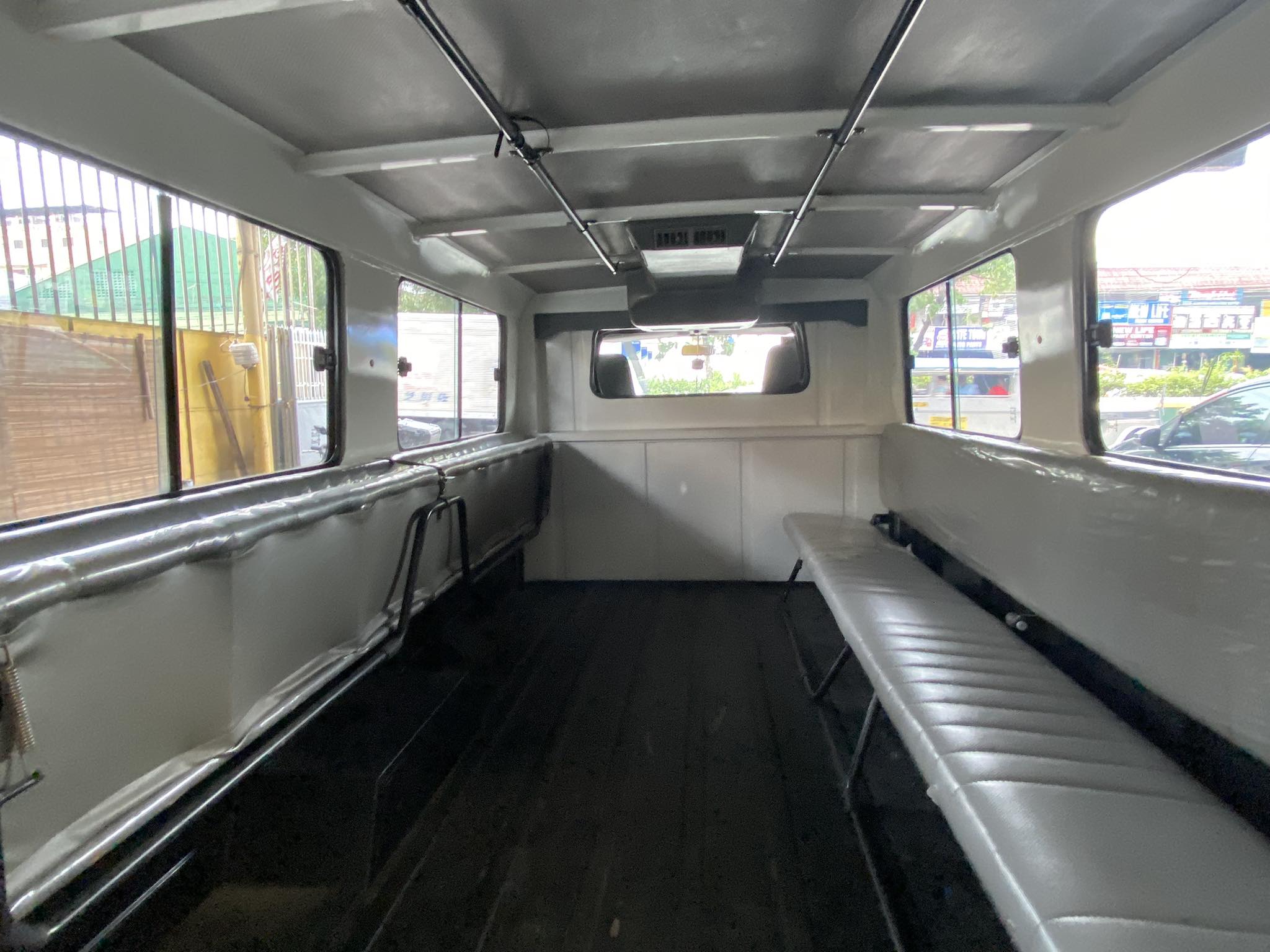 2020 Mitsubishi L300 2020 Mitsubishi L300