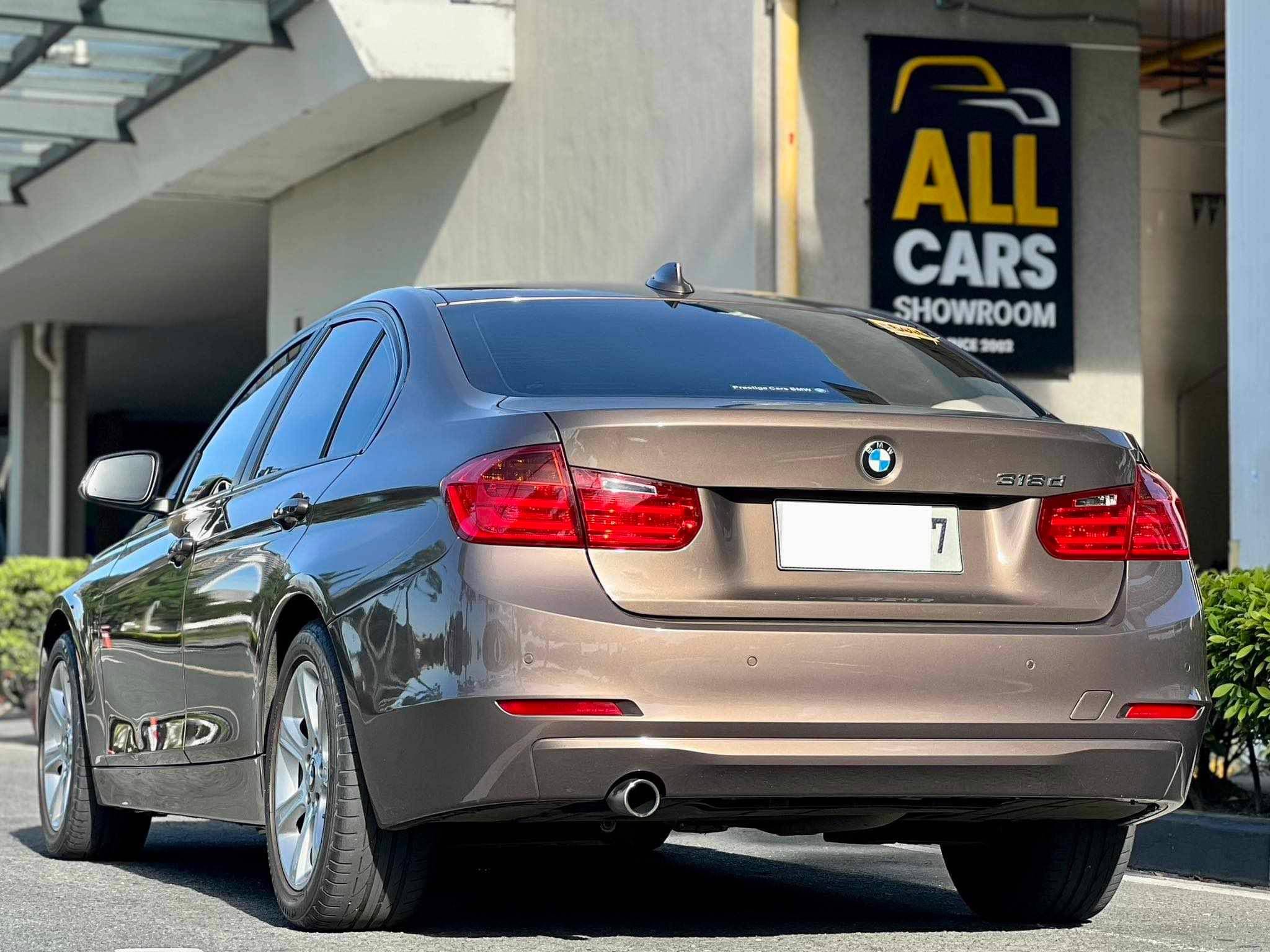 Old 2014 BMW 3 Series 318d