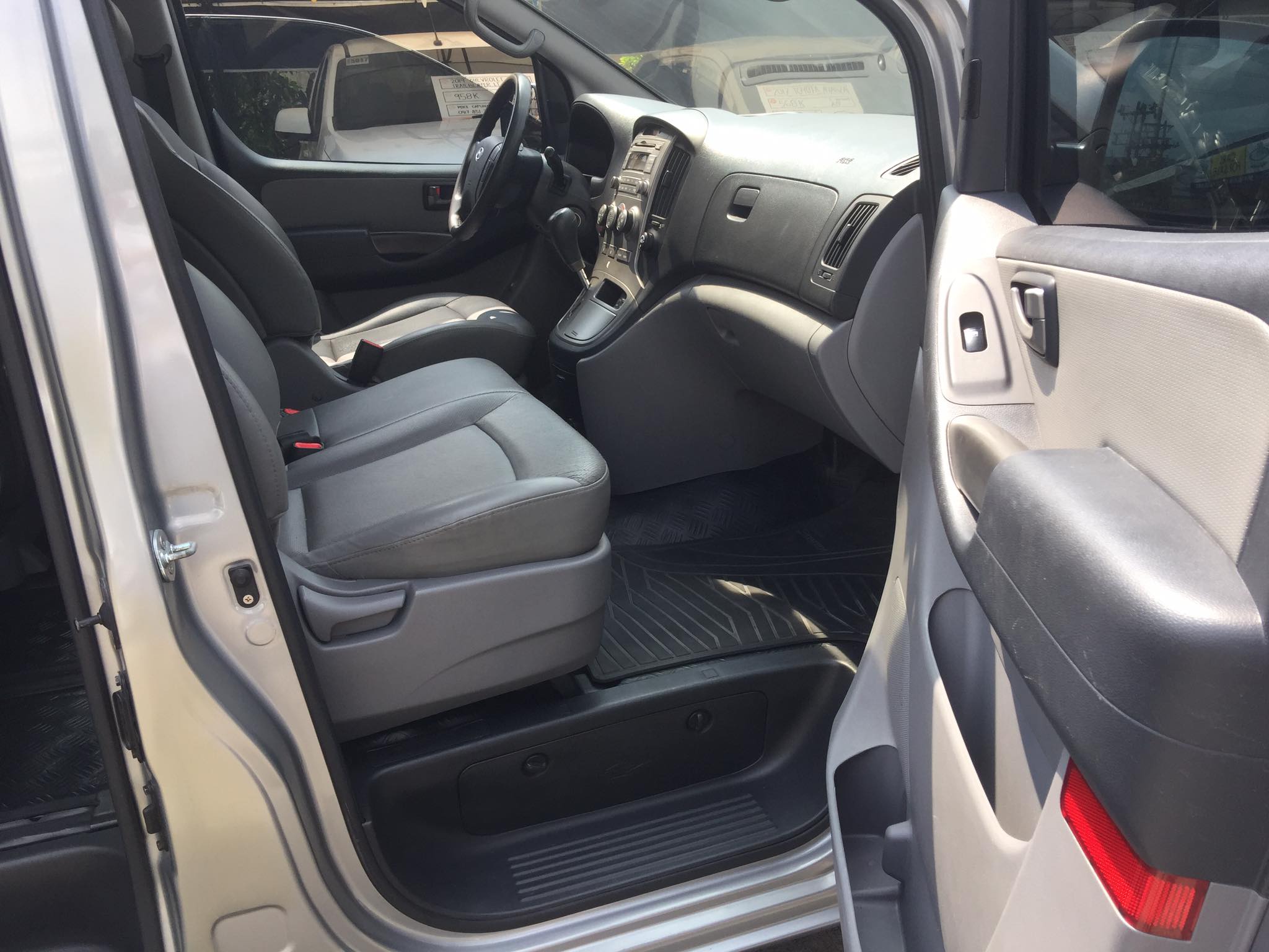 2012 Hyundai Grand Starex 2012 Hyundai Grand Starex