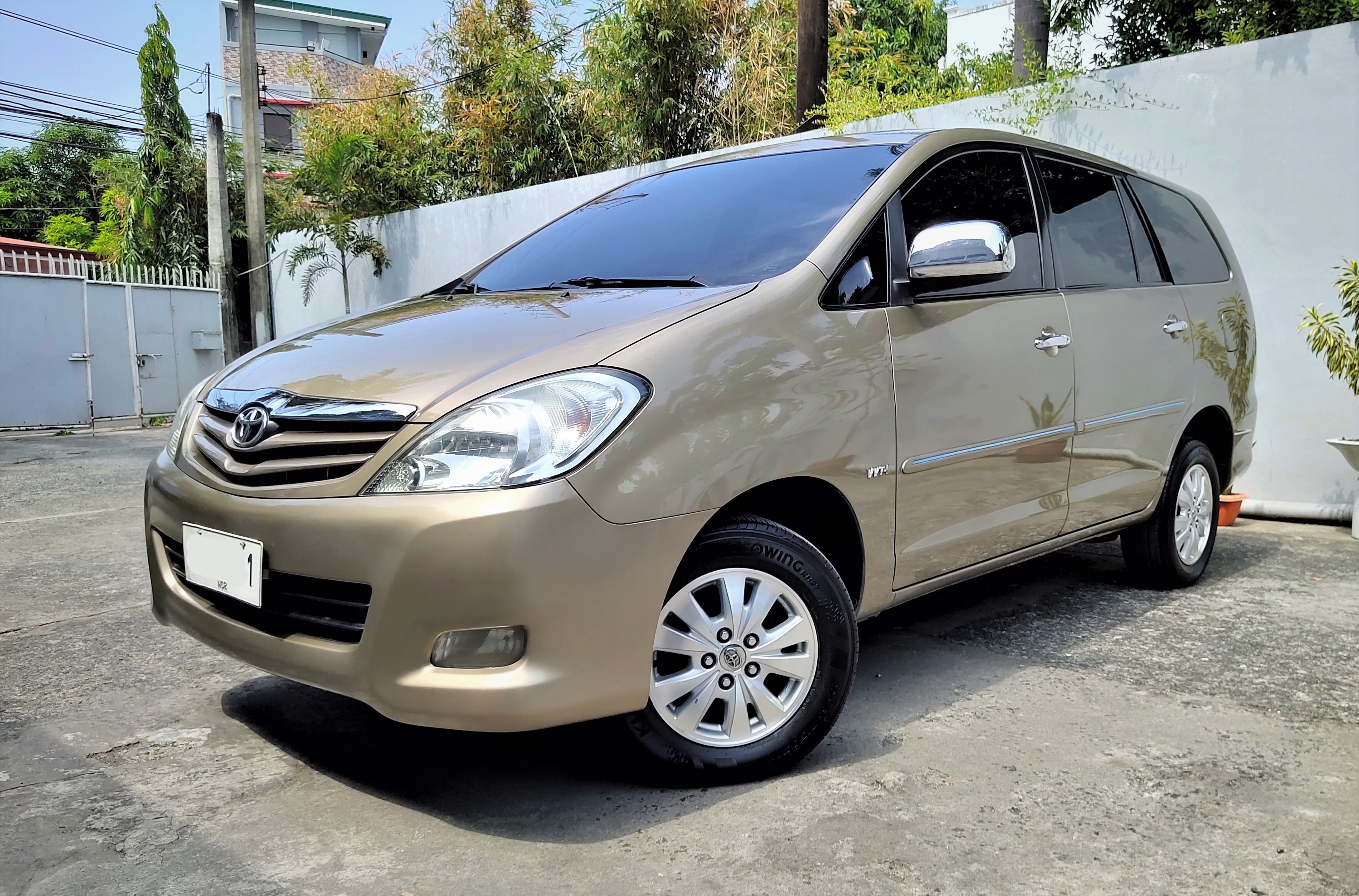 2010 Toyota Innova 2010 Toyota Innova