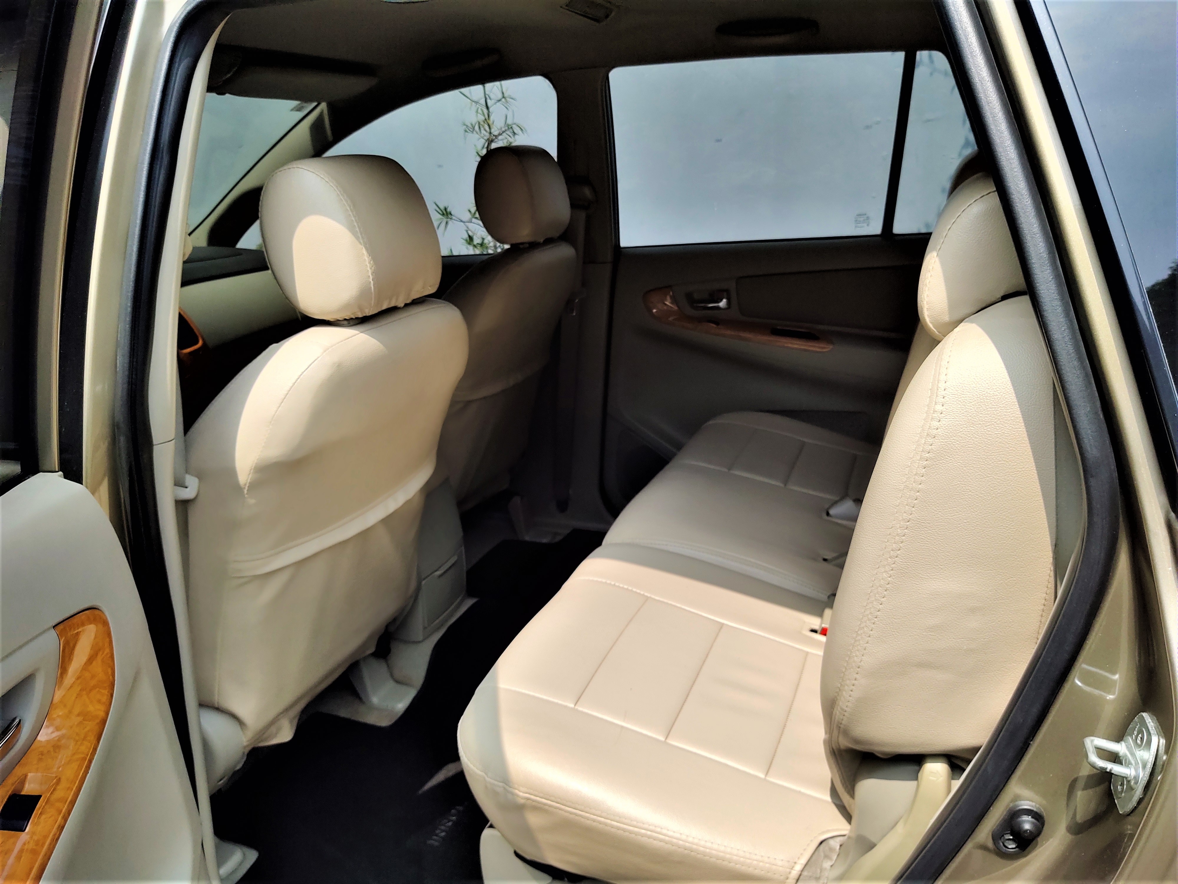 2010 Toyota Innova 2010 Toyota Innova