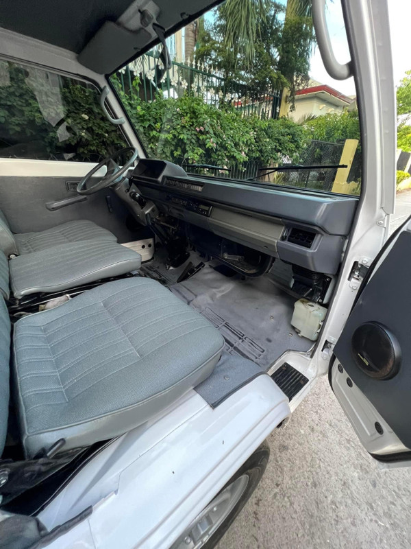 2017 Mitsubishi L300 2017 Mitsubishi L300
