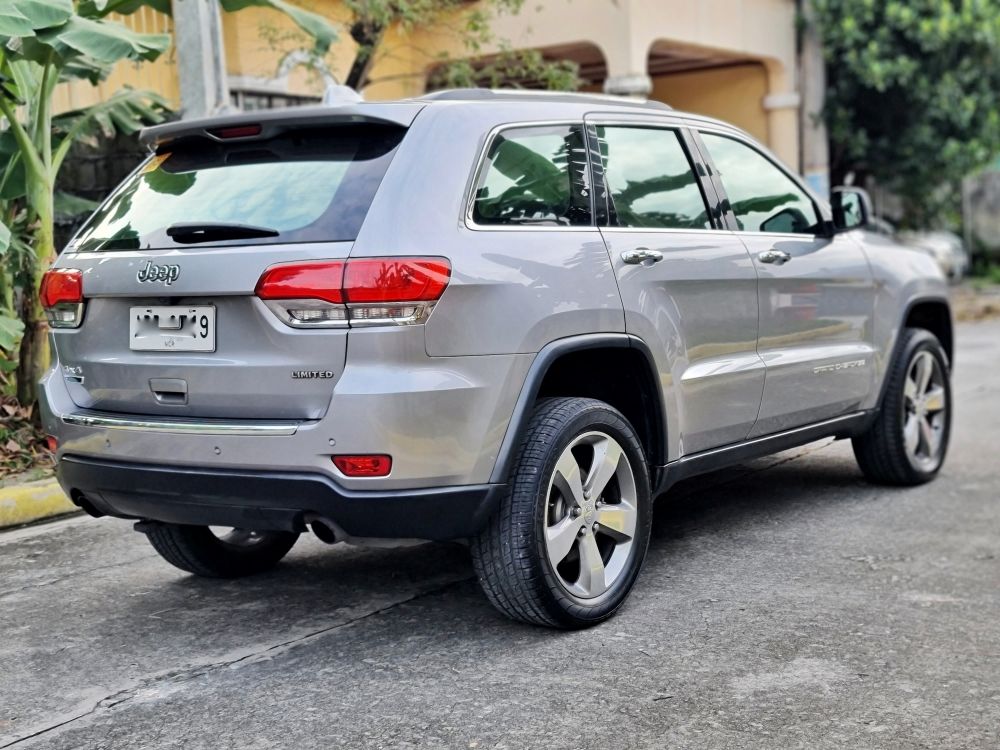 Old 2015 Jeep Grand Cherokee Limited
