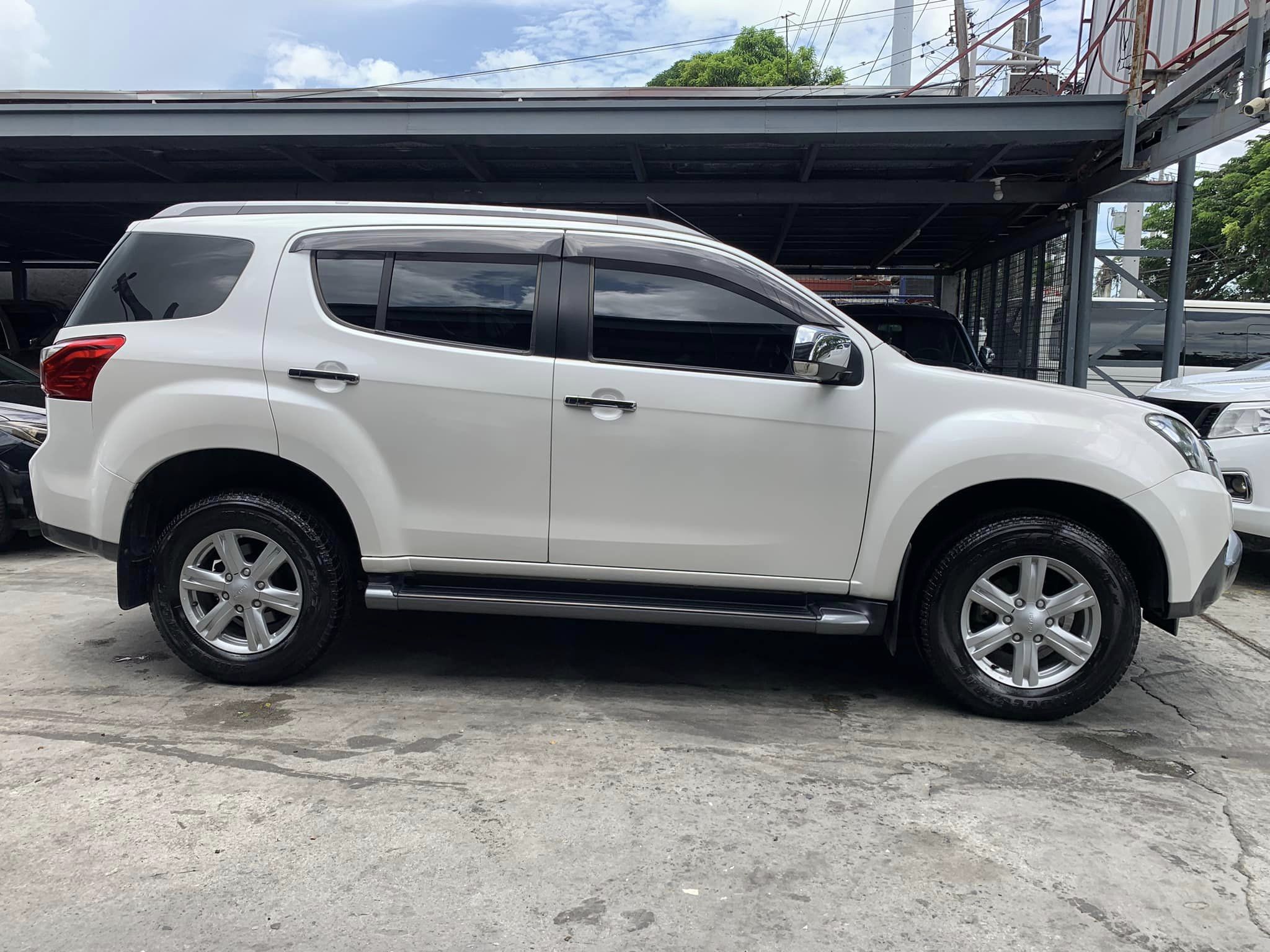 2015 Isuzu mu-X 2015 Isuzu mu-X