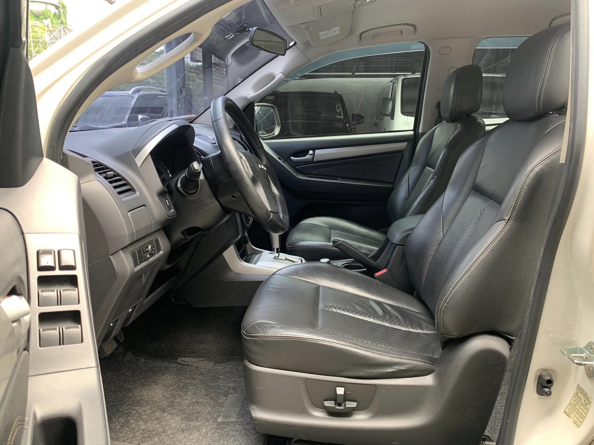 2015 Isuzu mu-X 2015 Isuzu mu-X