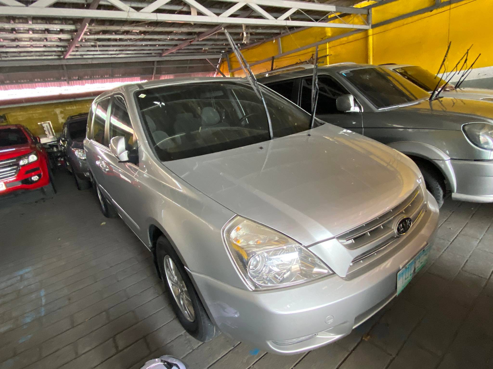 Second hand 2012 Kia Carnival LX AT