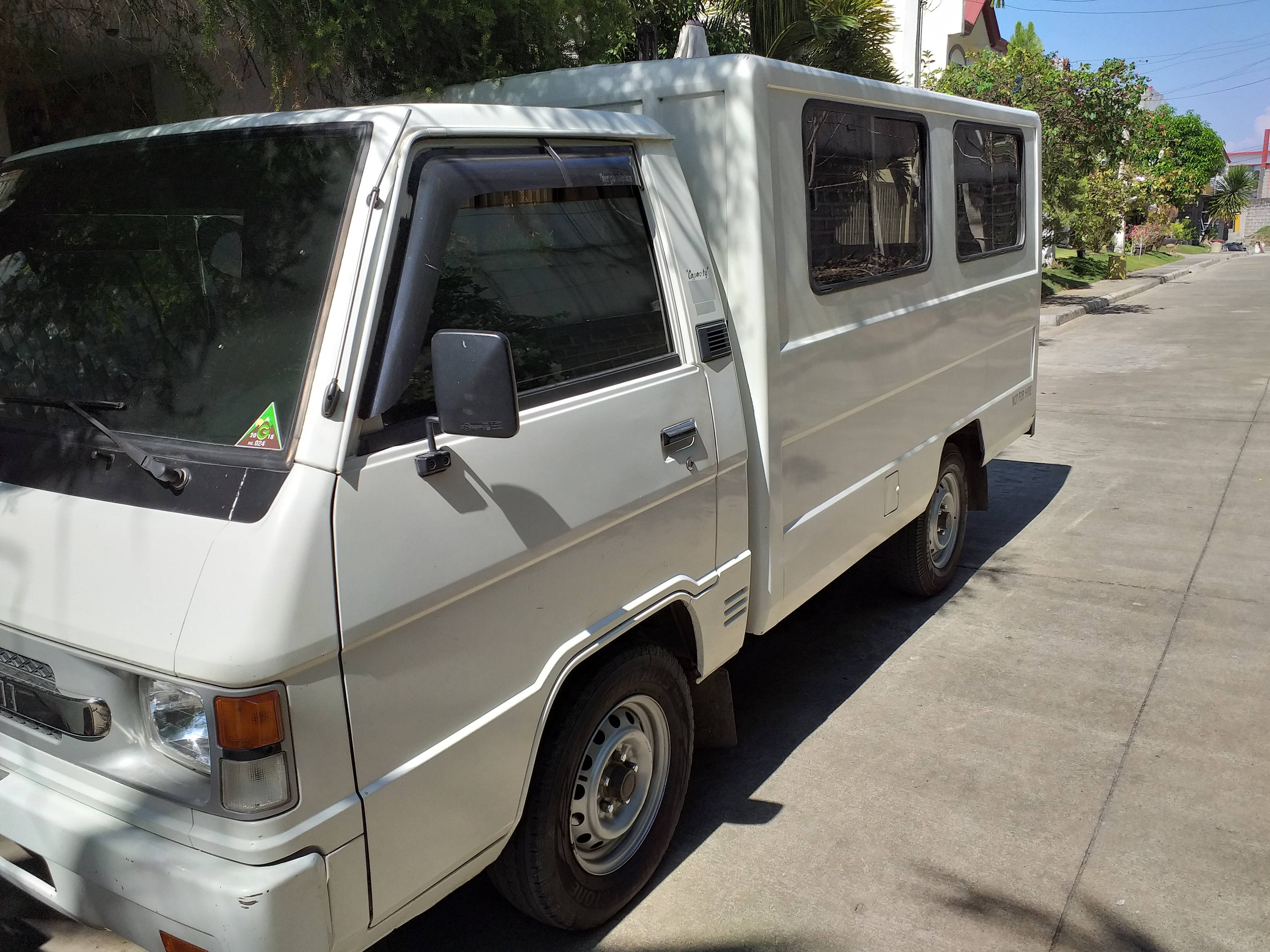 2014 Mitsubishi L300 2014 Mitsubishi L300