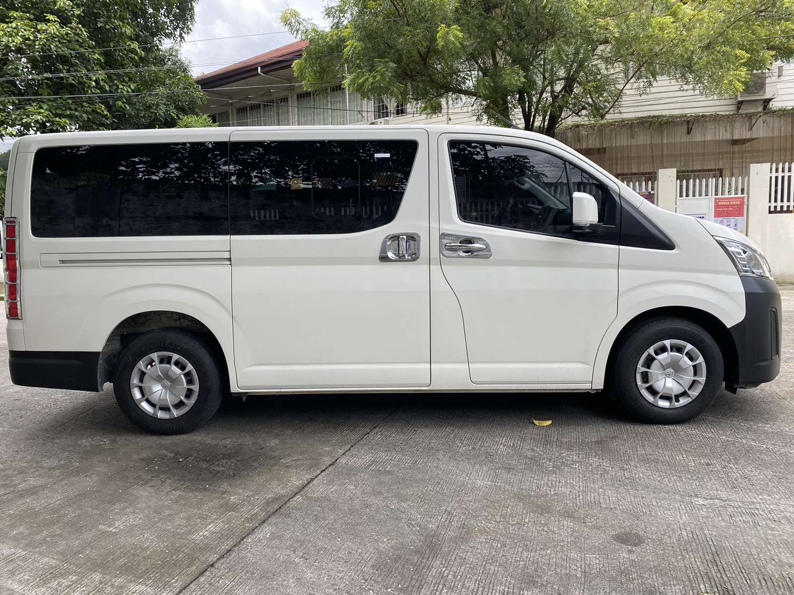 Second hand 2019 Toyota Hiace Commuter Deluxe