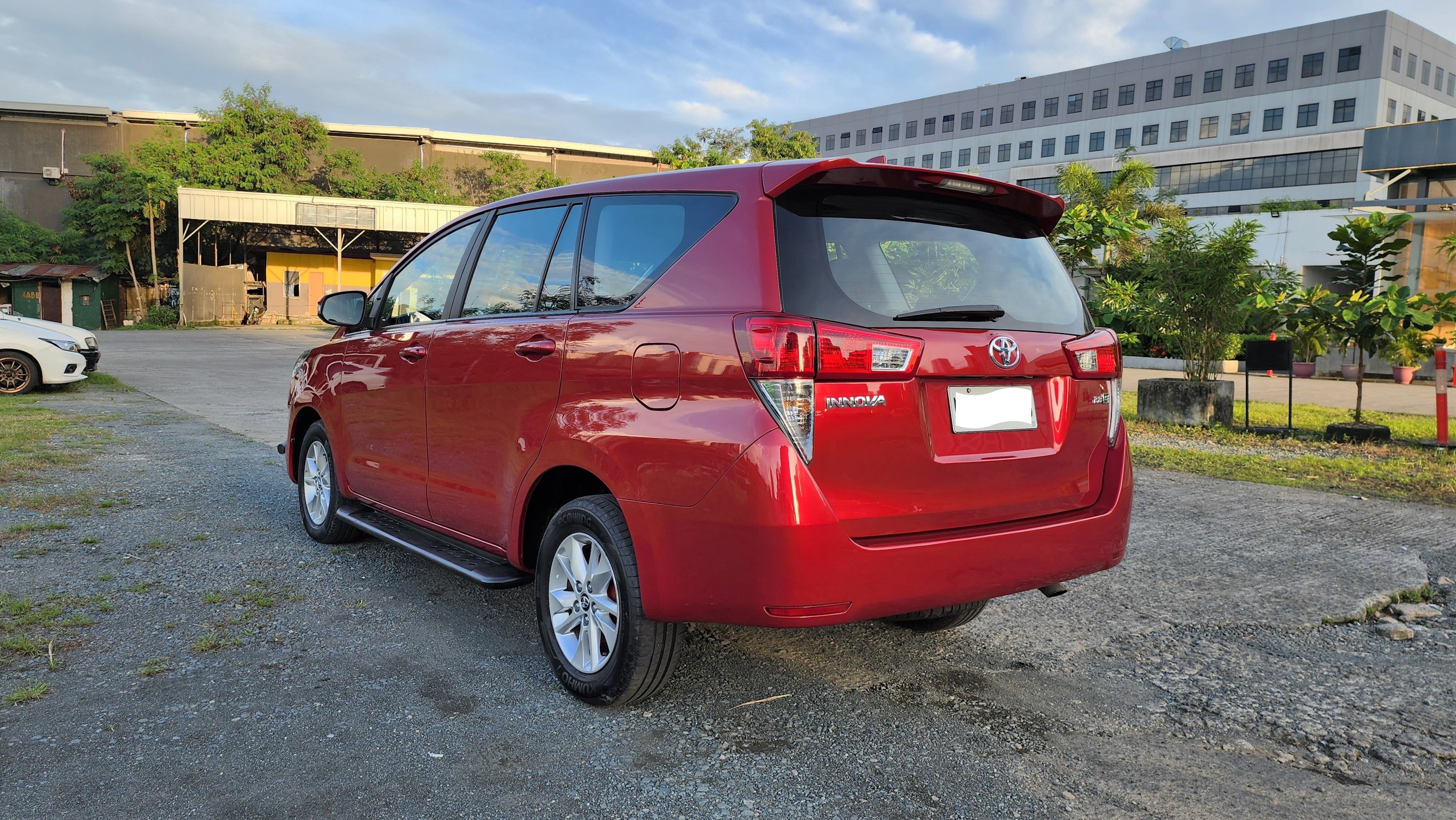 Old 2017 Toyota Innova 2.8L E AT