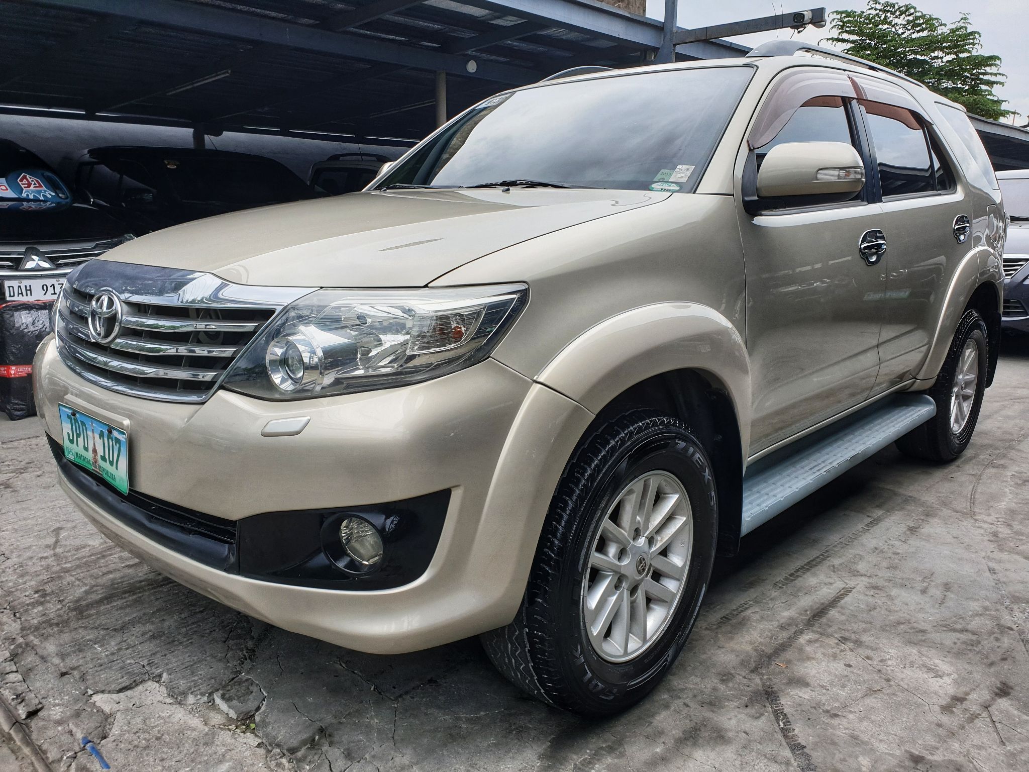 Second hand 2012 Toyota Fortuner Gas AT 4x2 2.7 G