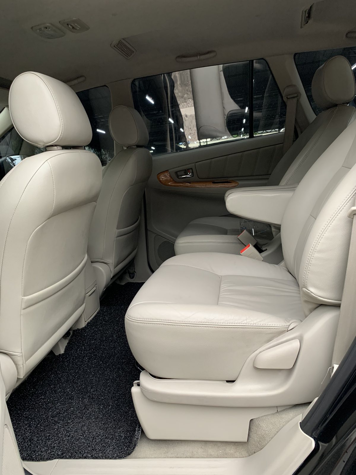 2010 Toyota Innova 2010 Toyota Innova