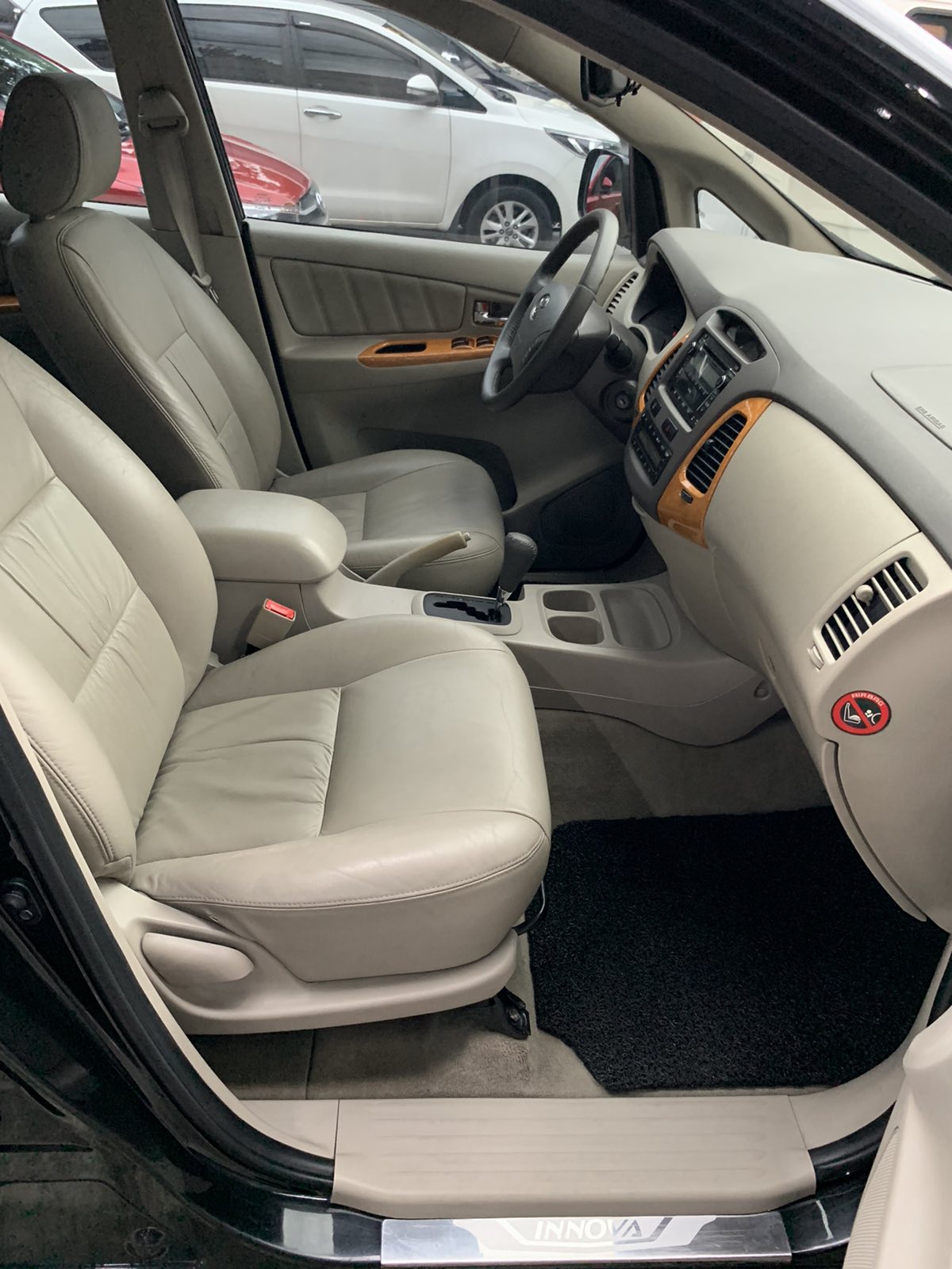 2010 Toyota Innova 2010 Toyota Innova