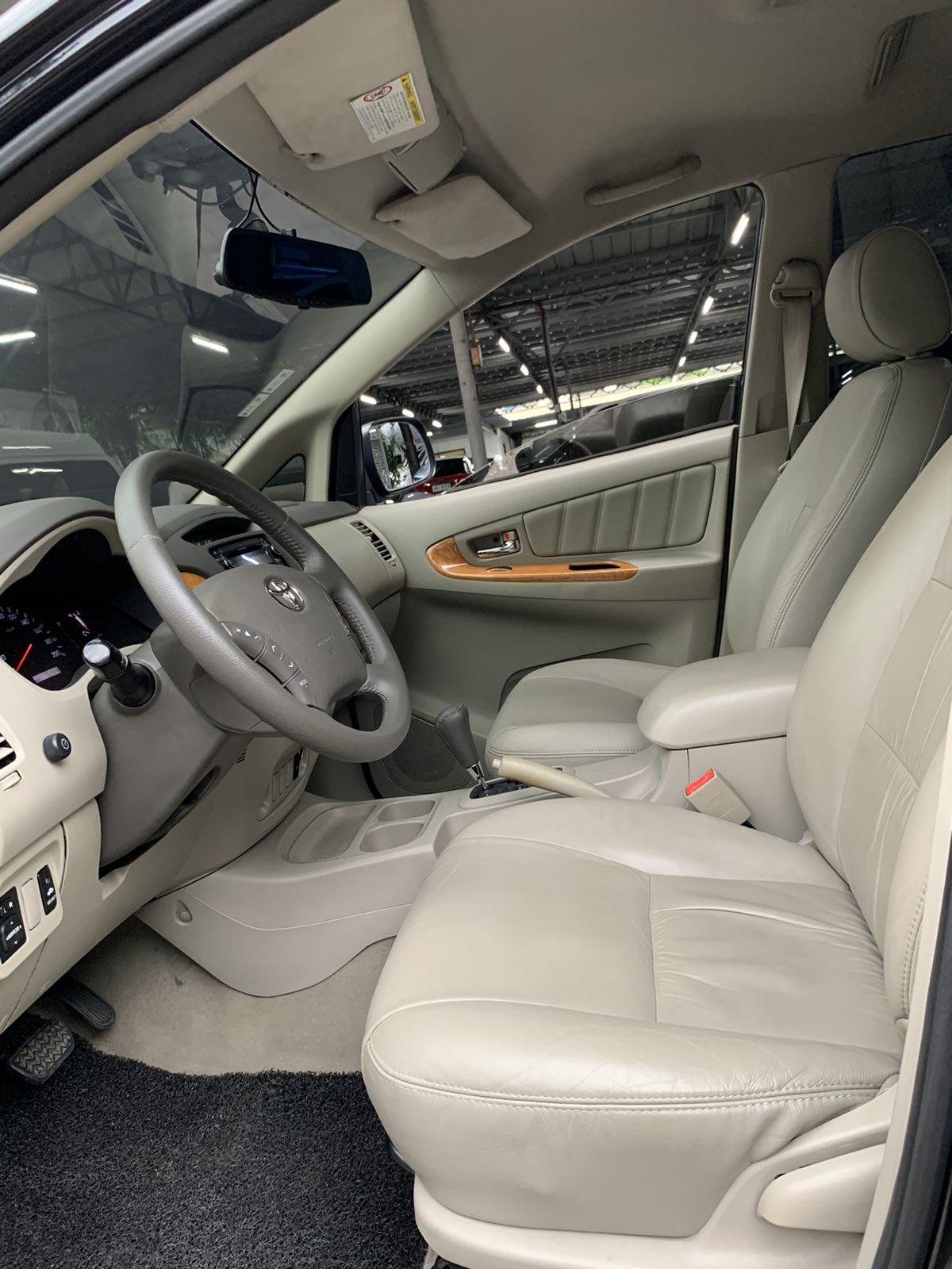 2010 Toyota Innova 2010 Toyota Innova