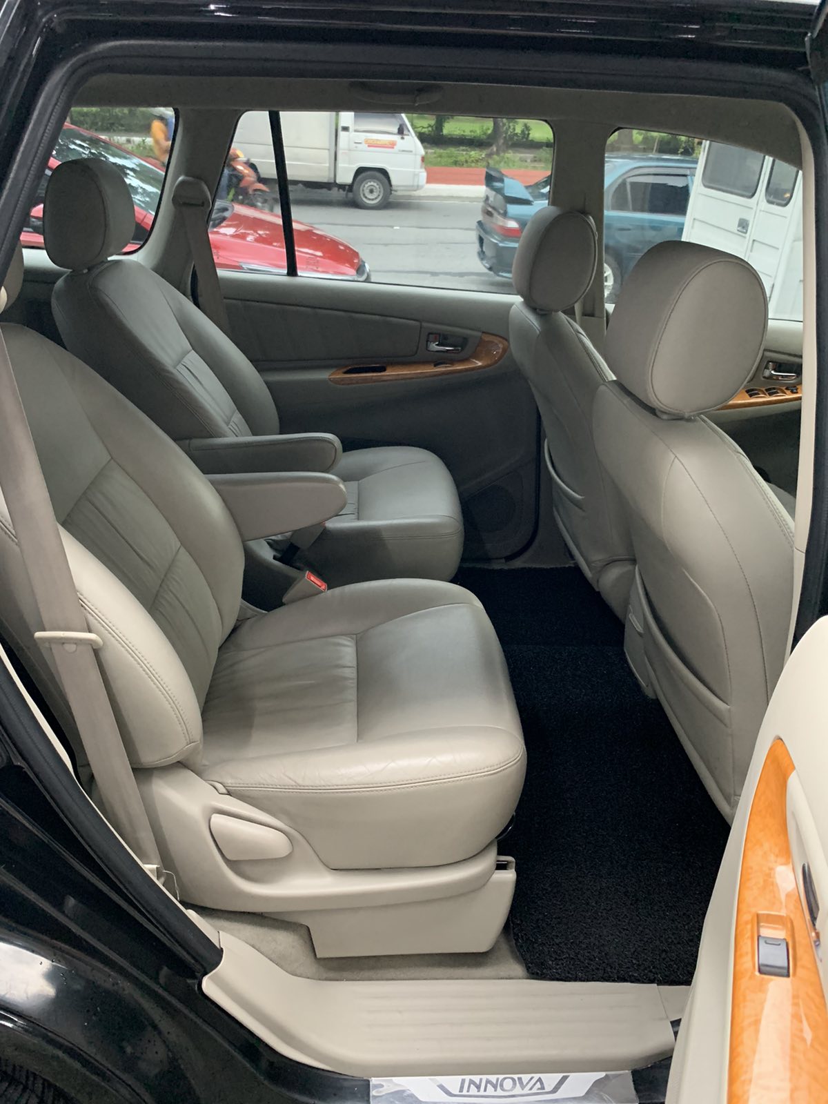 2010 Toyota Innova 2010 Toyota Innova