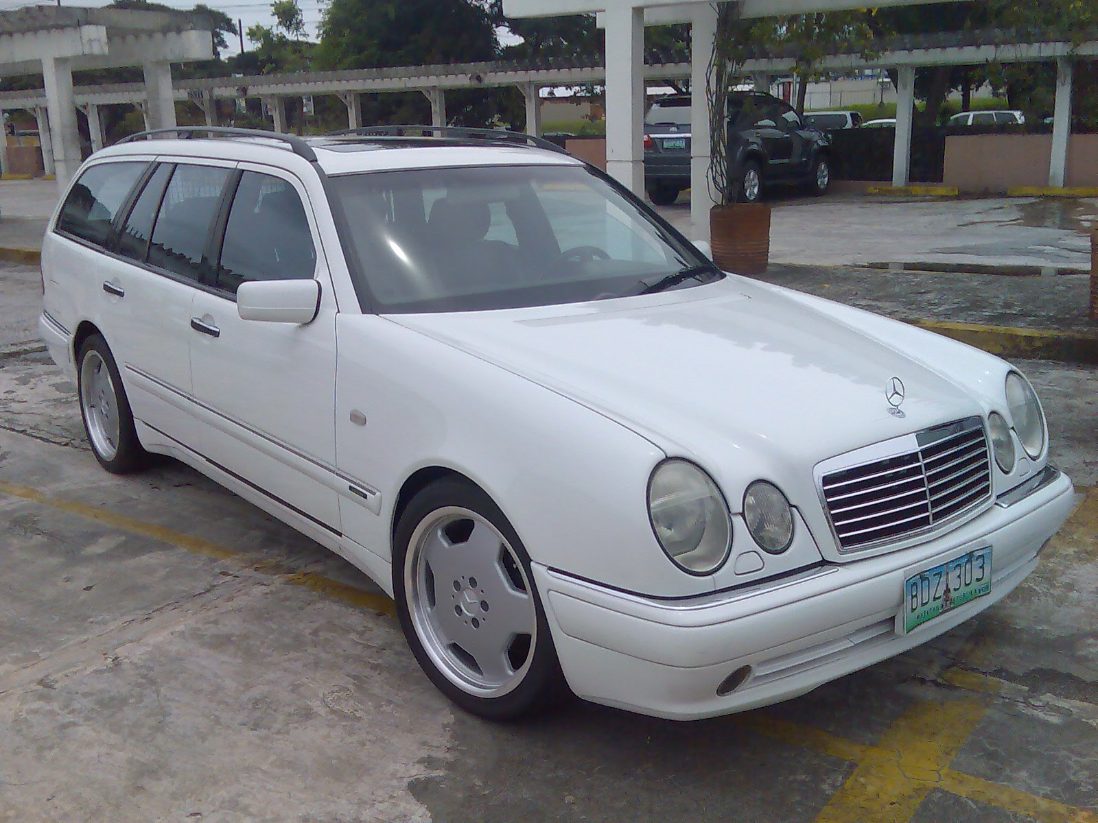 1998 Mercedes-Benz E-Class Sedan 1998 Mercedes-Benz E-Class Sedan