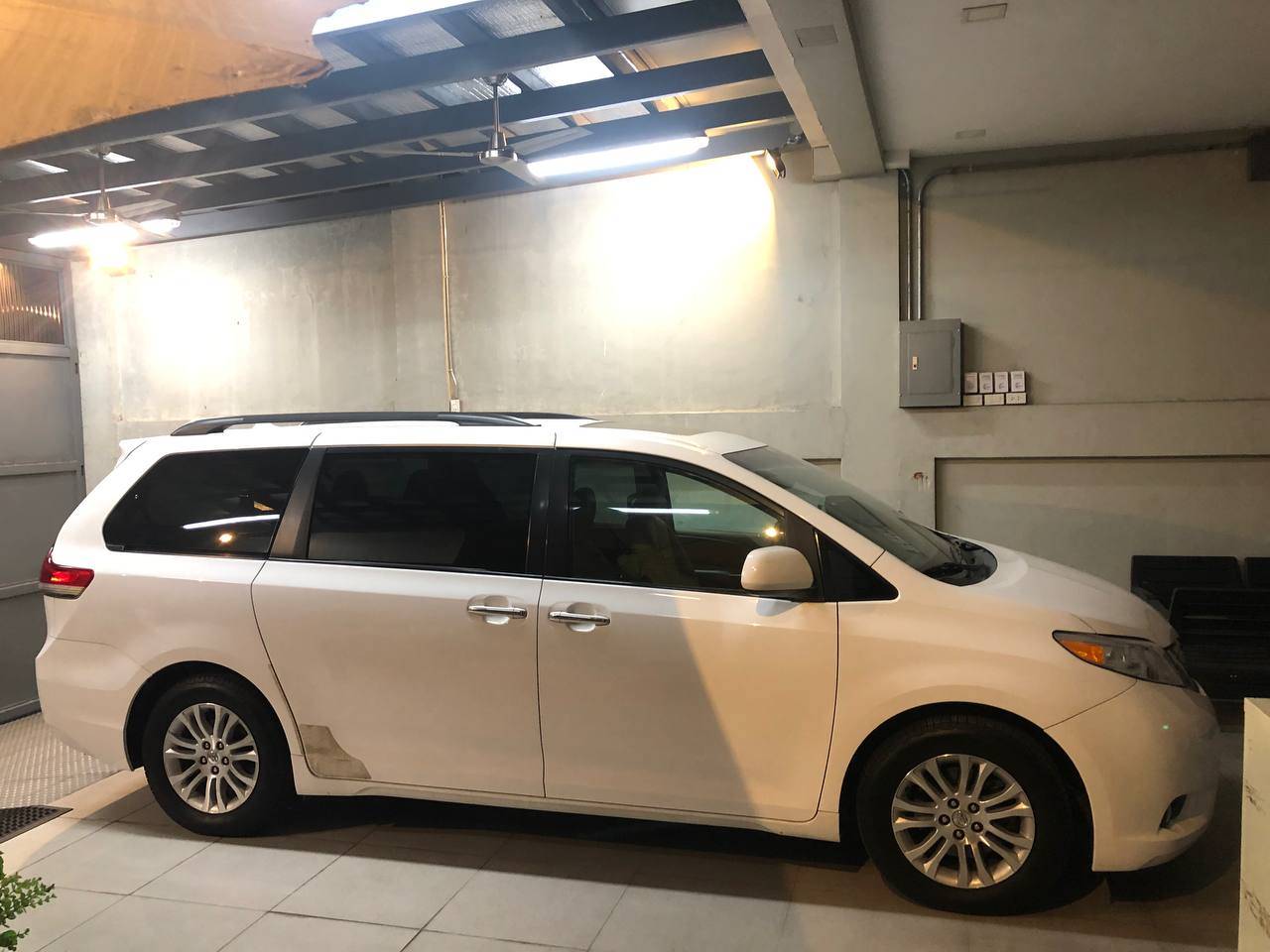 Second Hand 2011 Toyota Sienna Second Hand 2011 Toyota Sienna