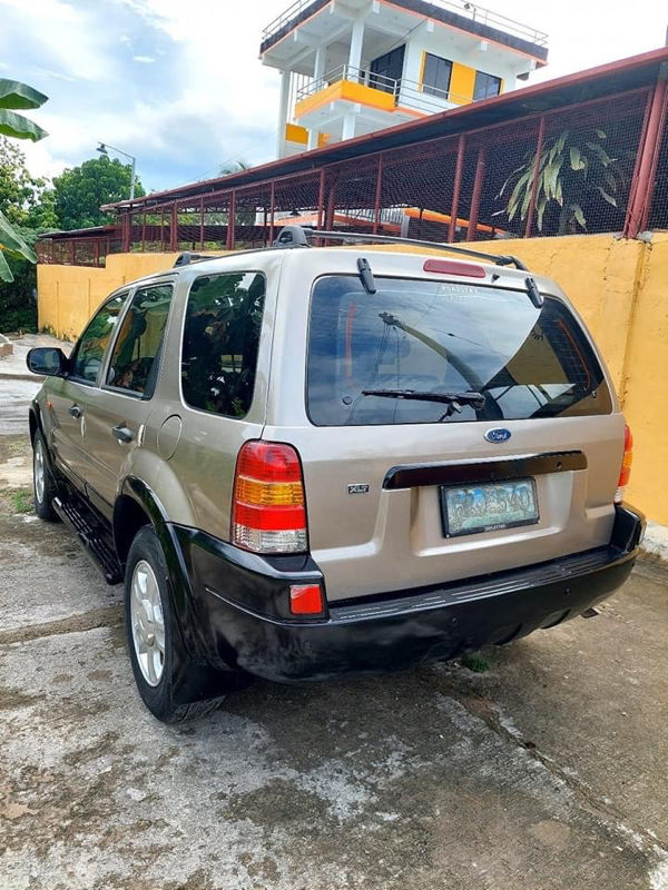 Old 2002 Ford Escape 2.0L XLT AT