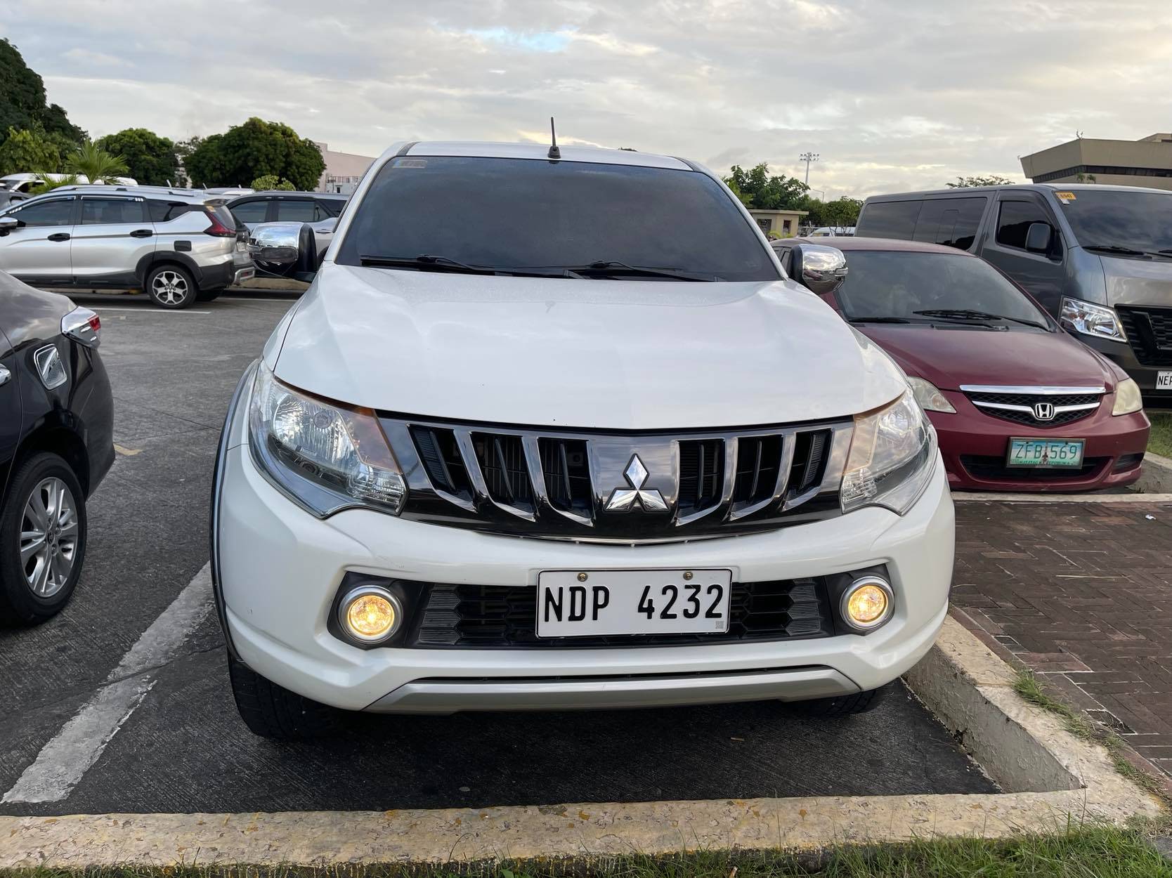 Second Hand 2018 Mitsubishi Strada Second Hand 2018 Mitsubishi Strada