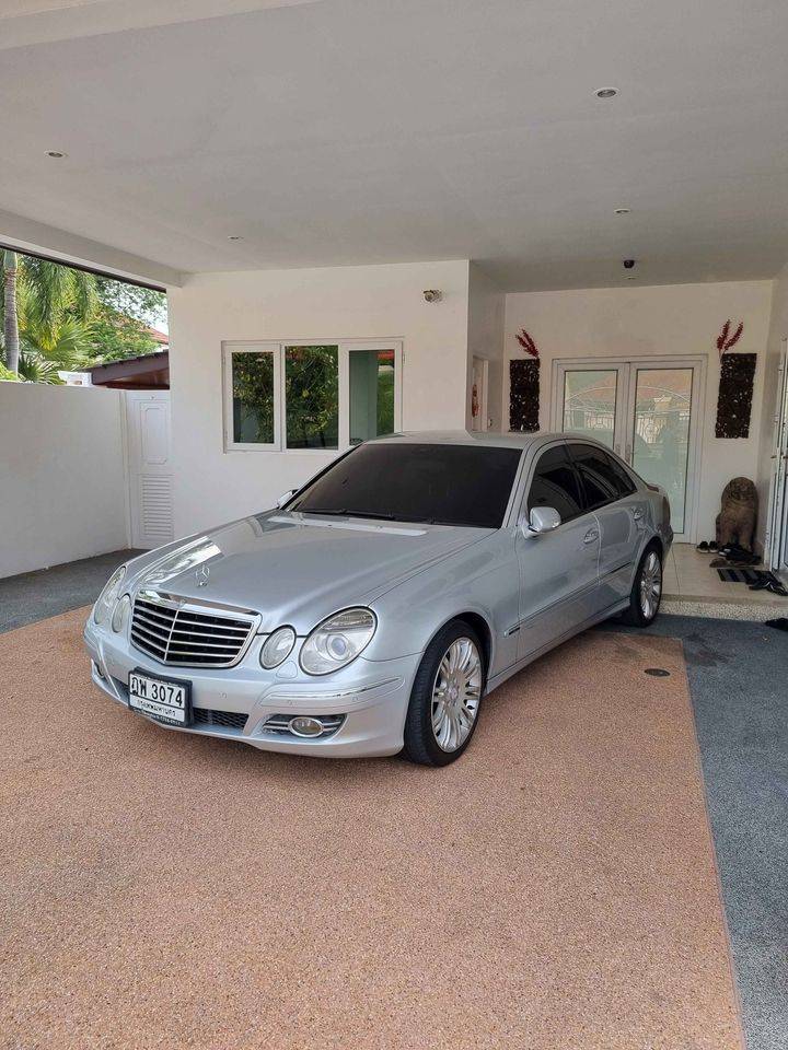 Mercedes-Benz E-Class Saloon