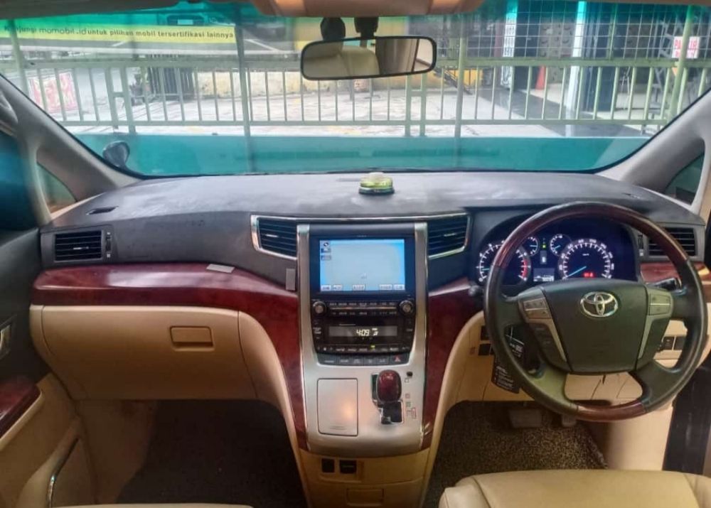 Used 2011 Toyota Alphard  2.4 AT 2.4 AT for sale