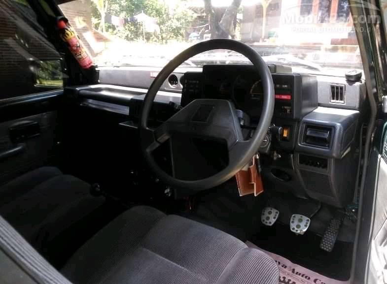 2010 Mitsubishi L300 2010 Mitsubishi L300