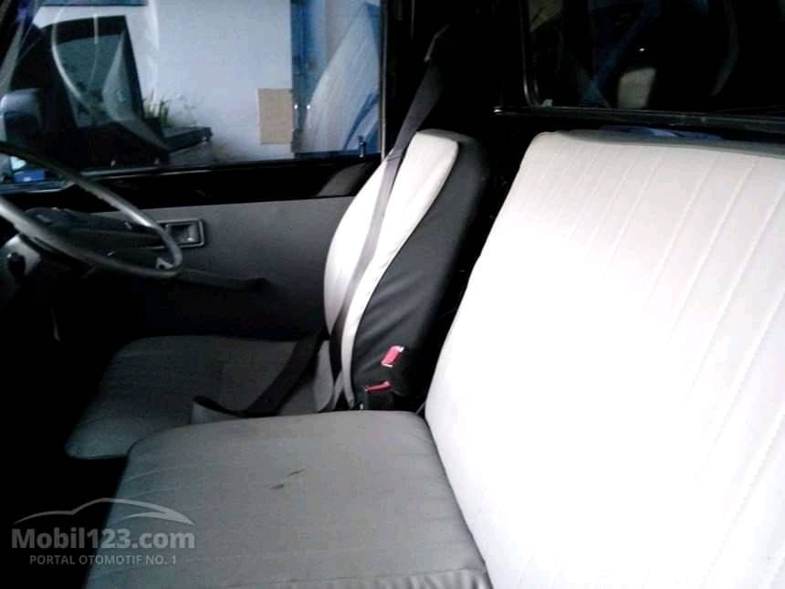 2010 Mitsubishi L300 2010 Mitsubishi L300