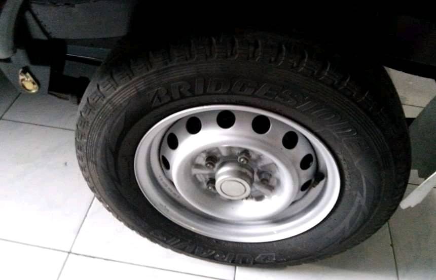 2010 Mitsubishi L300 2010 Mitsubishi L300