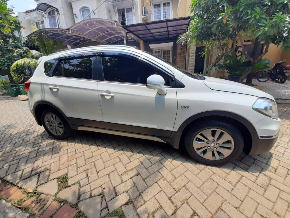Dijual 2016 Suzuki SX4 S Cross AT AT Bekas