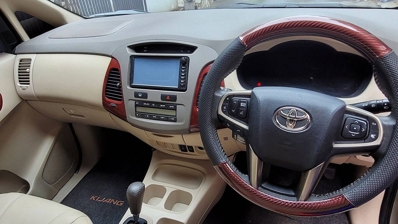 Dijual 2005 Toyota Kijang Innova 2.7 V AT 2.7 V AT Bekas