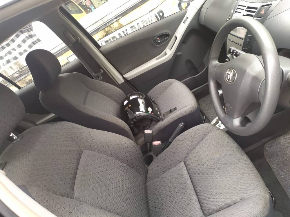 Old 2012 Toyota Yaris  E AT E AT