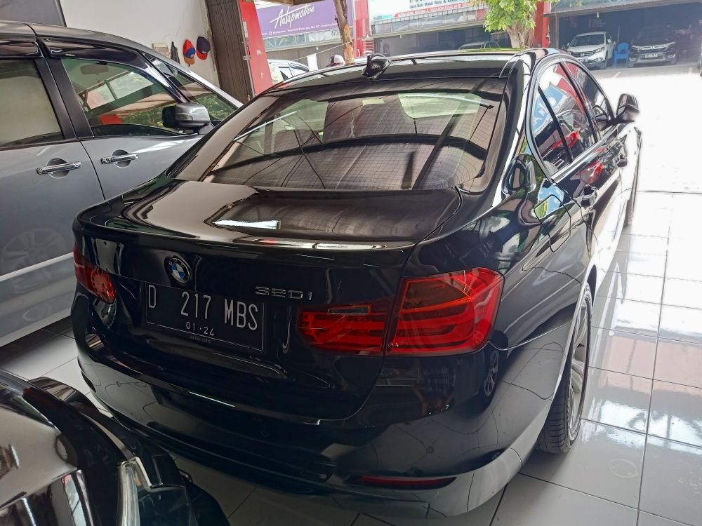 Dijual 2015 BMW 3 Series Sedan  320i Sport 320i Sport Bekas