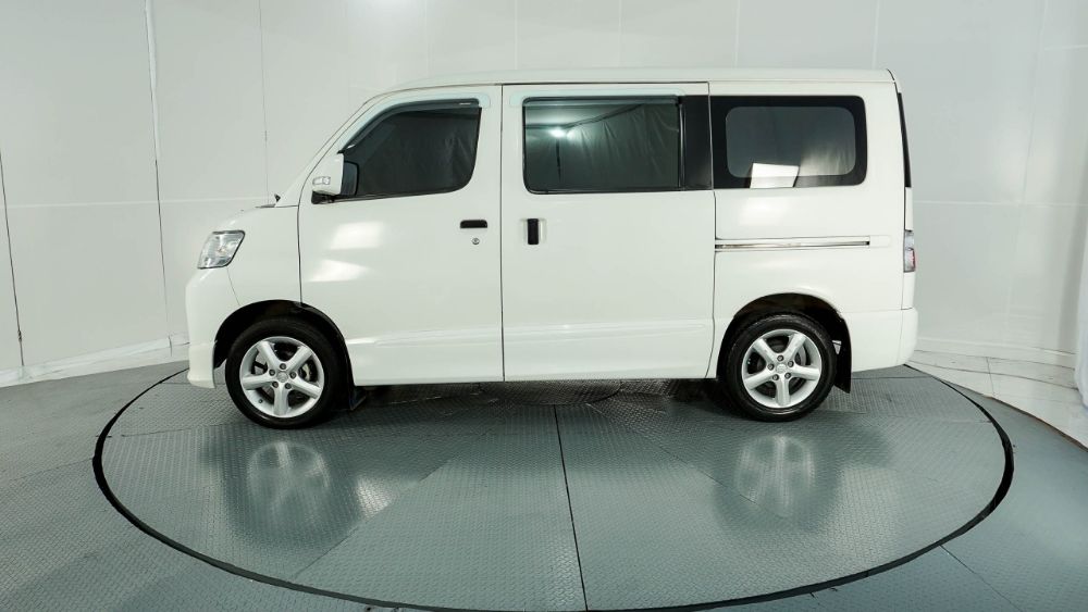 Dijual 2019 Daihatsu Luxio 1.5 D M/T 1.5 D M/T Bekas