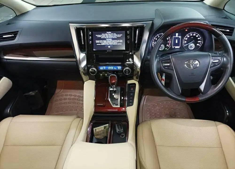 2015 Toyota Alphard 2.5 G A/T 2.5 G A/T tua