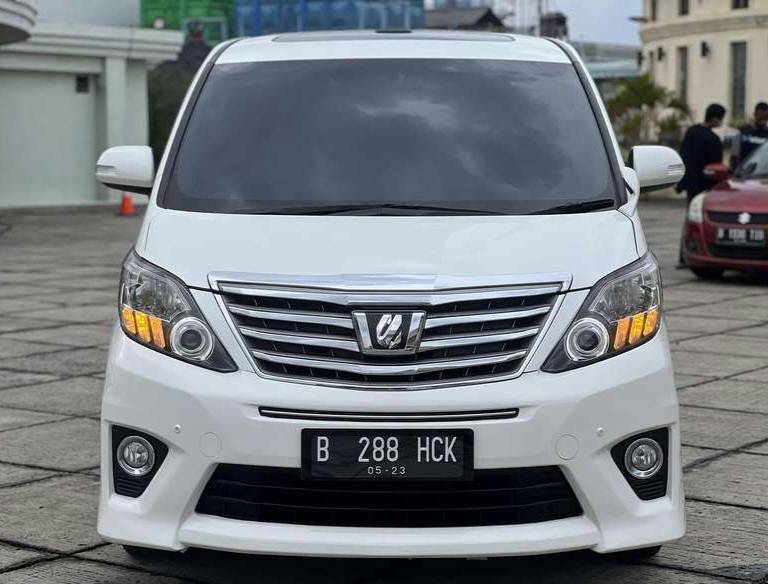 2013 Toyota Alphard 2013 Toyota Alphard