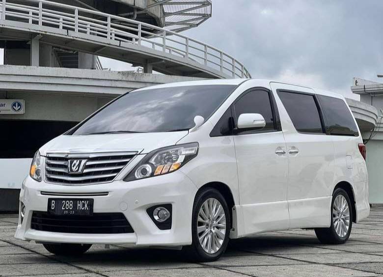 2013 Toyota Alphard 2013 Toyota Alphard