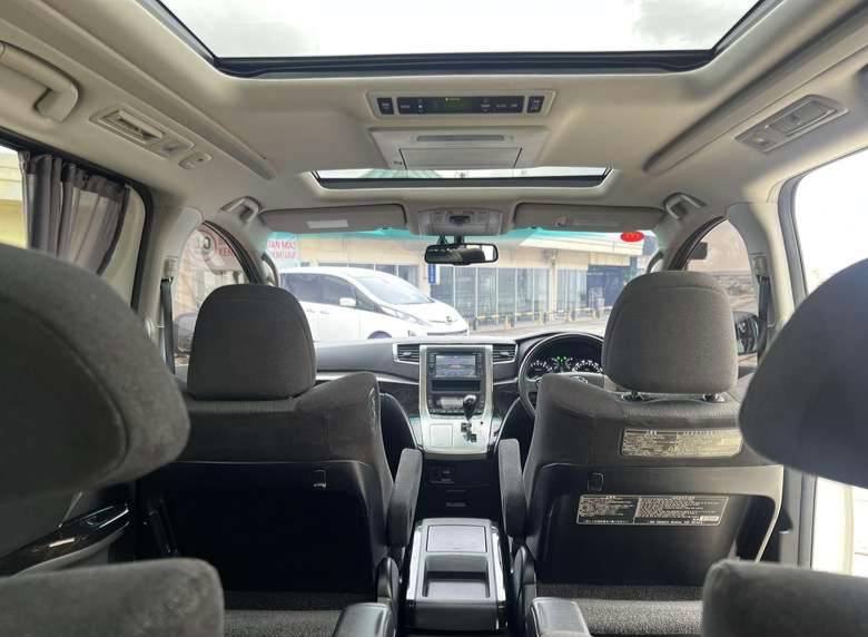 2013 Toyota Alphard 2013 Toyota Alphard