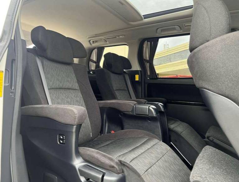 2013 Toyota Alphard 2013 Toyota Alphard