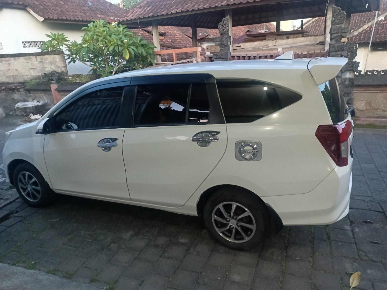 Second Hand 2017 Daihatsu Sigra Second Hand 2017 Daihatsu Sigra