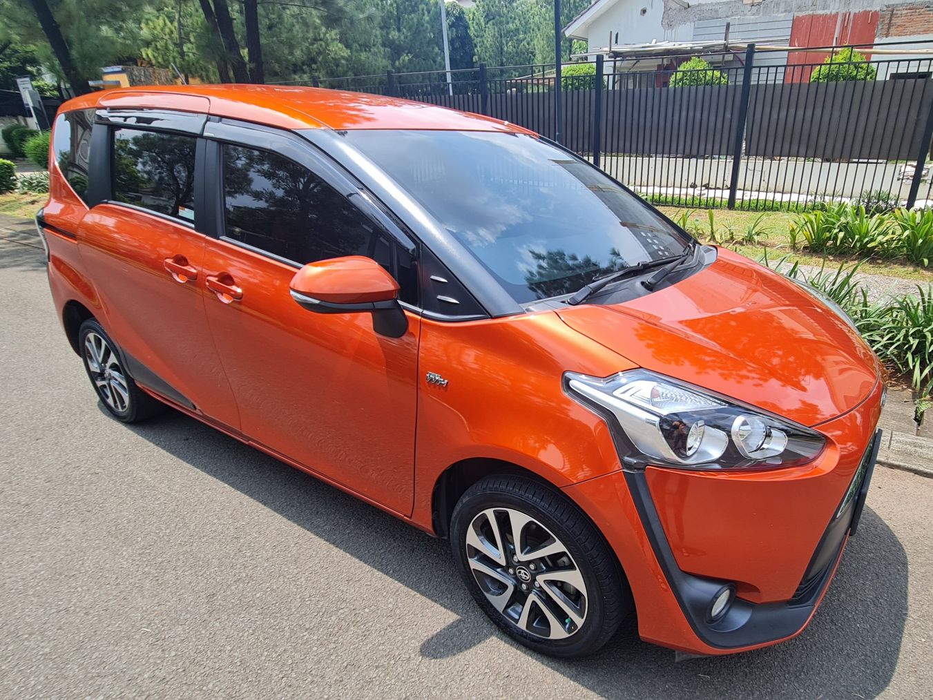 2017 Toyota Sienta 2017 Toyota Sienta